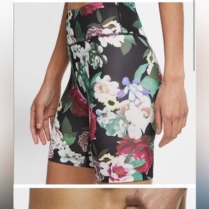 Nike Mid Rise Dri-Fit Floral Bike Shorts size small